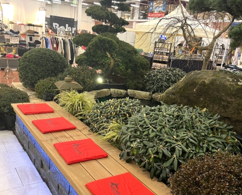 Messe Haus und Garten Bad Salzuflen, Gestaltung des Messestandes mit Japanischen Gartenbonsai, Niwaki, japanischen Azaleen und bewegtem Wasser.